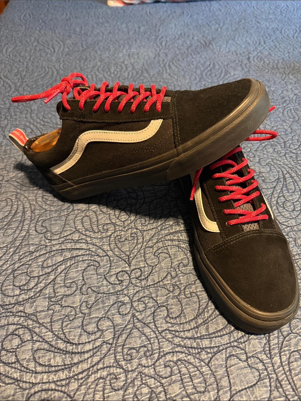 Vans Men's size 9. Black Suede and Kevlar. reflective laces, swoosh and pull tab